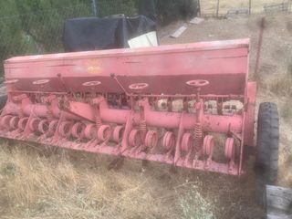 Sembradora 17 botas con rastra 2,70