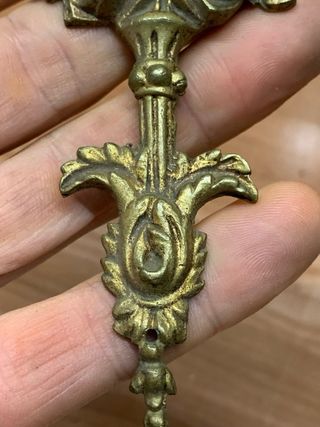 Bonito ADORNO LATON PARA MUEBLE