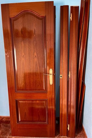 Dos puertas de madera