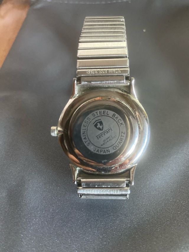 Reloj cuarzo esfera ferrari