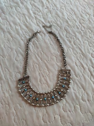 Collar plateado