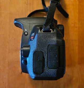 Cámara Reflex Canon T4i (EOS 650D) + accesorios