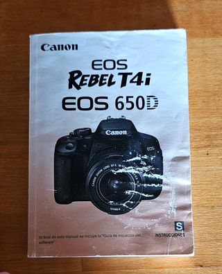 Cámara Reflex Canon T4i (EOS 650D) + accesorios