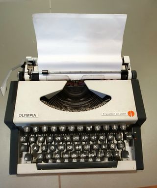 Maquina de escribir vintage OLYMPIA