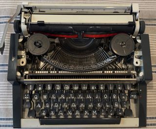 Maquina de escribir vintage OLYMPIA