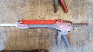 pistolas aplicación manual adhesivo HILTI HDM 500