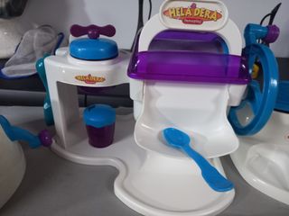 Heladera y polera de famosa