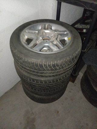 4 llantas con rueda