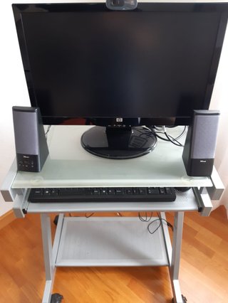 Mesa de escritorio individual de ordenador