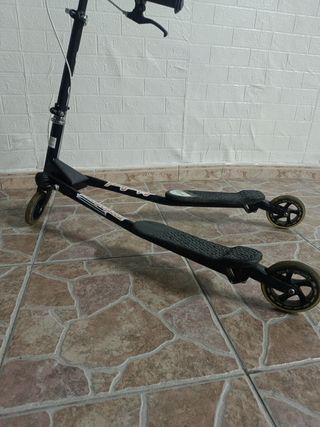 Patinete de tres ruedas