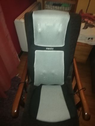 Sillón balancín con masajeador shiatsu