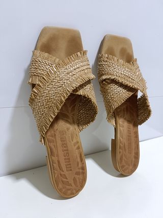 Sandalias Mustang de piel sandali da donna