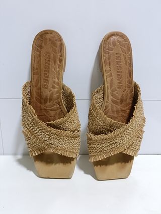 Sandalias Mustang de piel sandali da donna