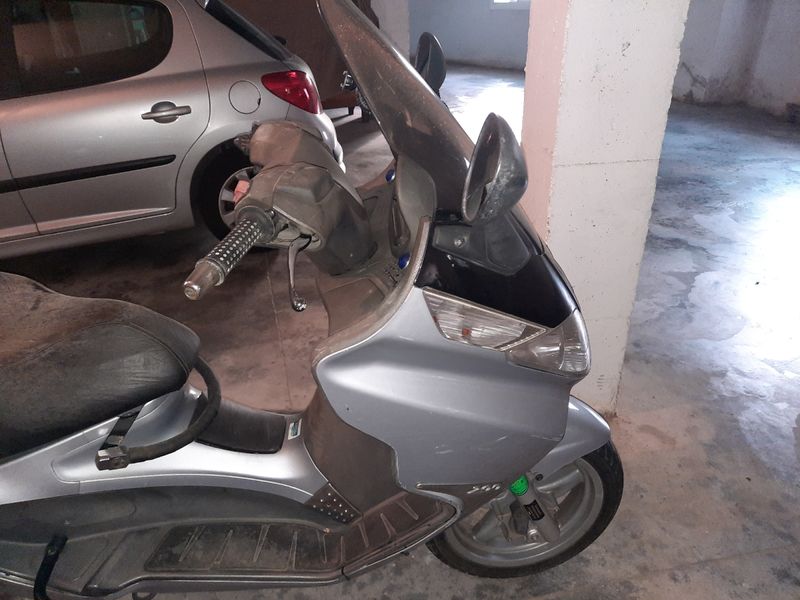 Moto piaggio x8 200 second hand for 745 EUR in Lliça d'Amunt in