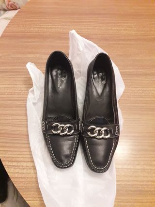 TRAJE DE CHAQUETA Y ZAPATOS DE PIEL 