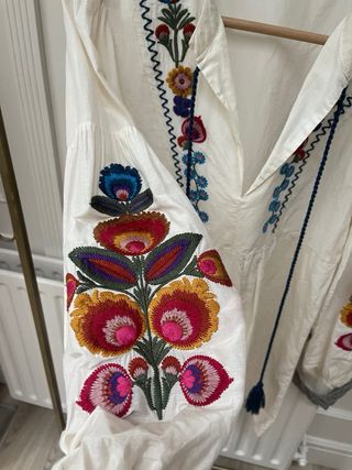 Vestido boho bordados Zara
