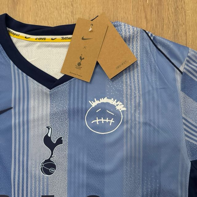 Camiseta Tottenham x Travis Scott