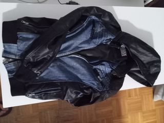 Cazadora EMP vaquera con mangas cuero