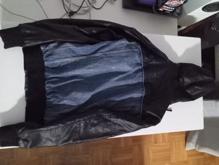 Cazadora EMP vaquera con mangas cuero