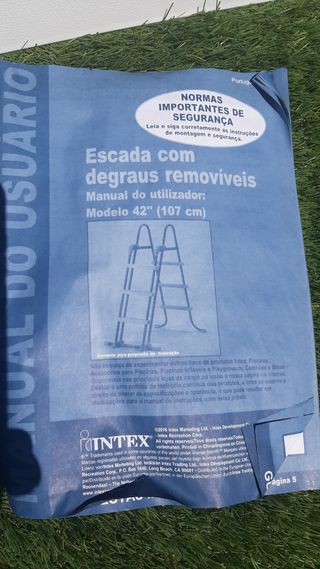 Escalones de piscina nuevos