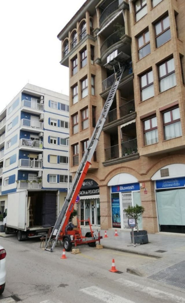 Grua,elevacion, mudanzas, guardamueble, plataforma