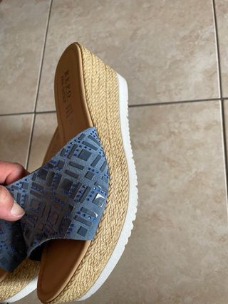 Ciabatte con zeppa. Ottima qualita’