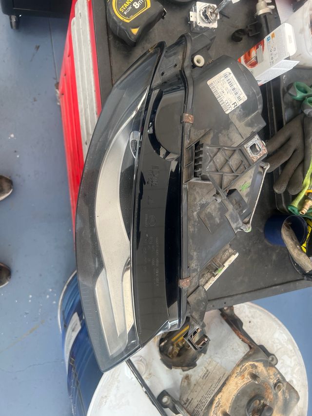 Faro delantero xenon derecho audi A4