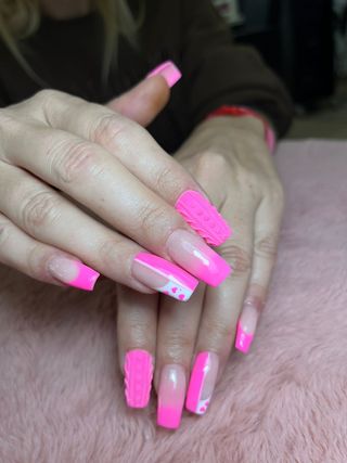 Servicio de peluquería, estetica, uñas