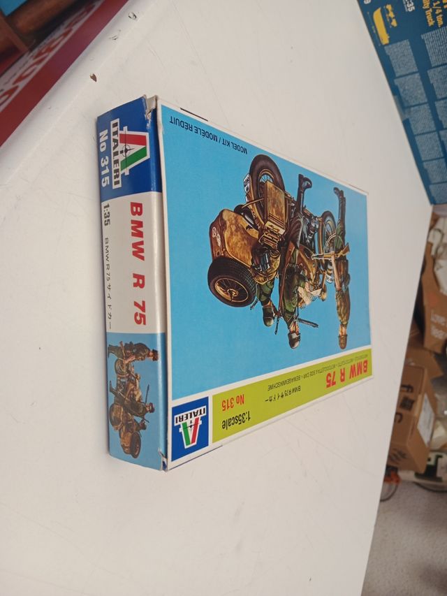 Maqueta de moto militar 