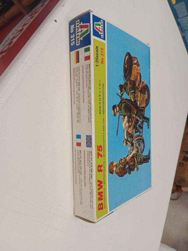 Maqueta de moto militar 