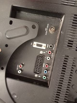 TV de 19 pulgadas HDMI con base para colgar