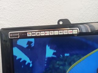 TV de 19 pulgadas HDMI con base para colgar