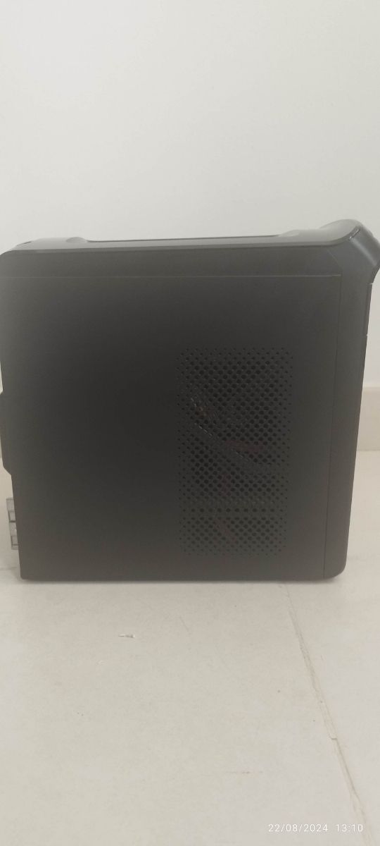 Ordenador de sobremesa + monitor