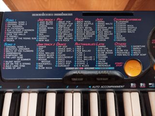 Teclado musical Yamaha PSR-130 con soporte