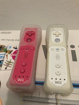Wii con 2 mandos, 2 nunchuks y juegos