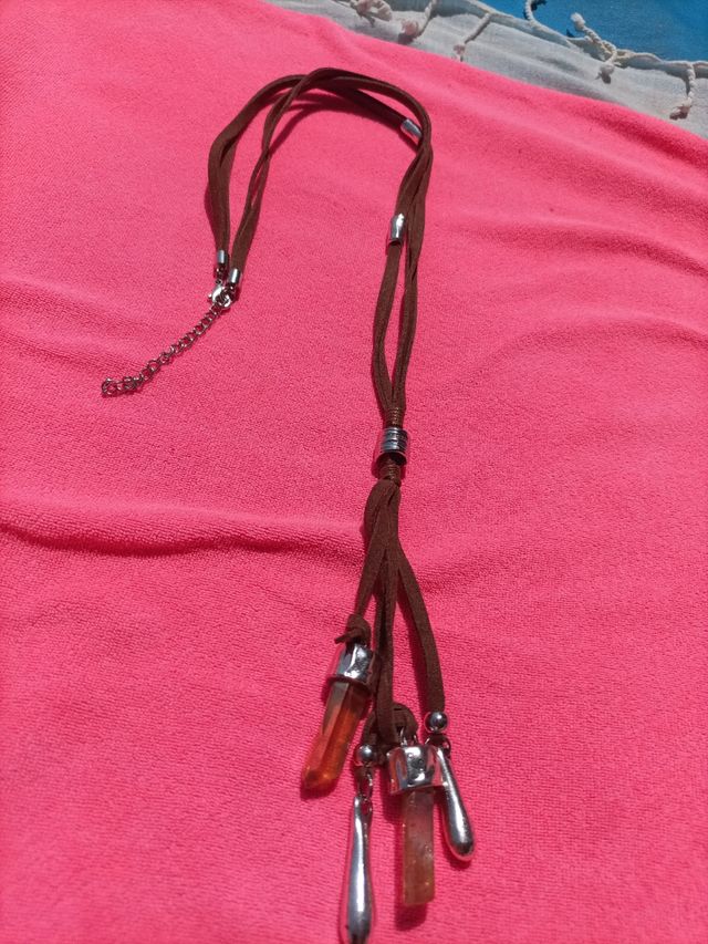Collar con piedras