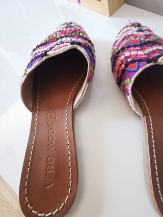 Mulés de VERO MODA. Talla 38