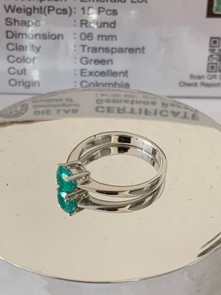 Anillo plata rodiada Con Esmetalda Colombiana 6mm