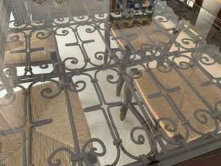 Mesa madera y cuatro sillas