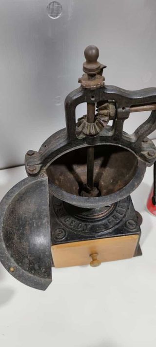 Antiguo Molino de Café de Manivela Peugeot A2