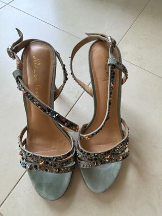 Sandalias tacón alto Alma en Pena com pedrería
