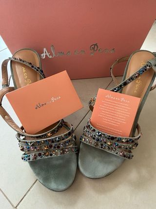 Sandalias tacón alto Alma en Pena com pedrería