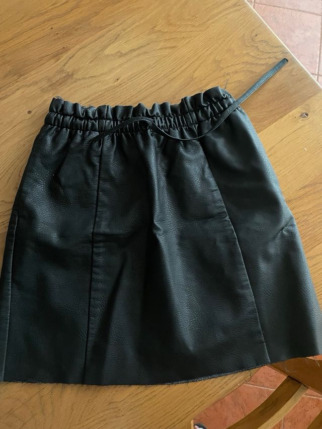 Falda corta negra