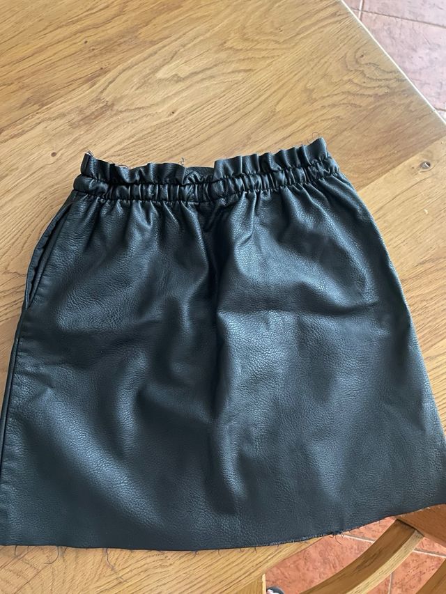 Falda corta negra