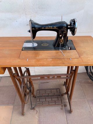Liquidación . Antigua Maquina coser Alfa
