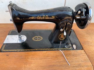 Liquidación . Antigua Maquina coser Alfa