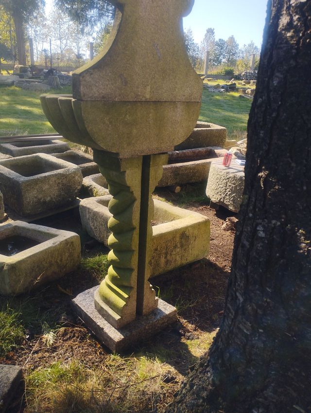 Fuente Ornamental de Granito con Grifo