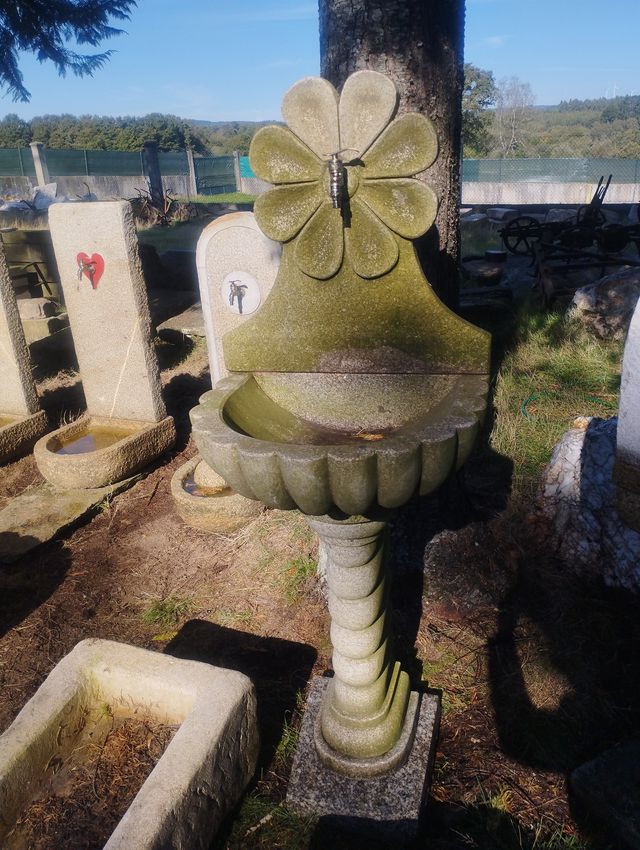 Fuente Ornamental de Granito con Grifo