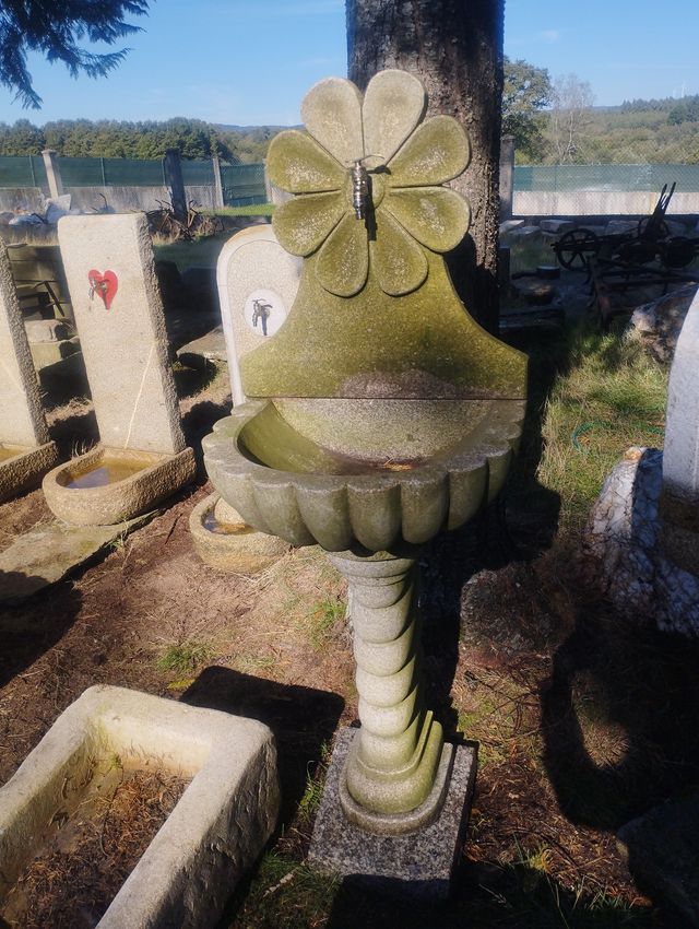 Fuente Ornamental de Granito con Grifo