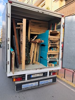 Mudanzas ,portes ,transportes,fletes ,vaciados,